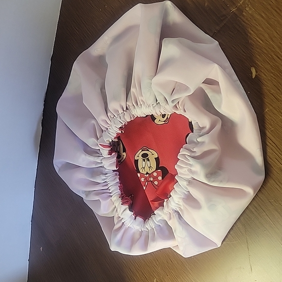 Satin inside bonnet - Picture 4 of 4